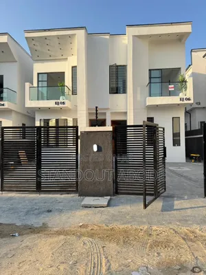 4bdrm Duplex in Inside An Estate, Ikota for sale