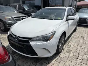 Toyota Camry SE 4dr Sedan (2.5L 4cyl 6A) 2016 White