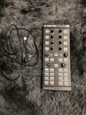 Native Instruments/Traktor "Kontrol X1" Dj Controller