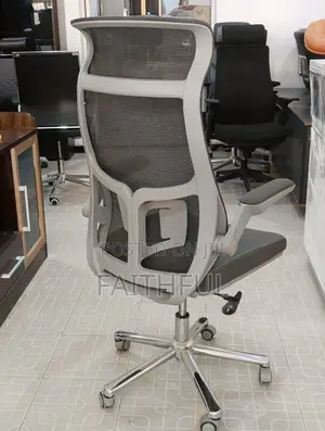 Durable Swivel Chair With Adjustable Hand