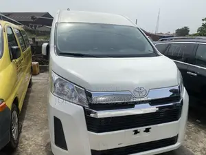 Toyota HiAce 2021 White