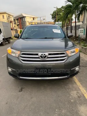 Toyota Highlander SE 3.5L 4WD 2013 Green