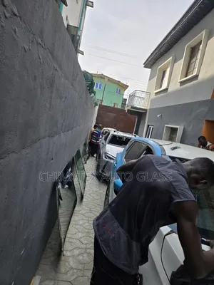 We Install All Models Of Windscreen Glasses