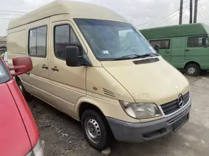 Mercedes-Benz Sprinter 2002 Yellow