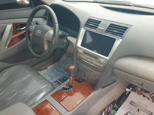 Toyota Camry XLE 4dr Sedan (2.5L 4cyl 6A) 2011 Gray