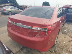 Toyota Camry XLE 4dr Sedan (2.5L 4cyl 6A) 2012 Red