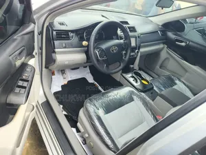Toyota Camry LE 4dr Sedan (2.5L 4cyl 6A) 2012 Silver