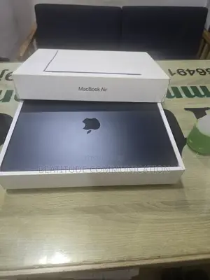 Laptop Apple MacBook Air 2024 M3 13-Inch 16GB Intel Core M3 SSD 256GB