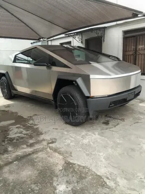 Tesla Cybertruck Cyberbeast AWD 2025 Gray