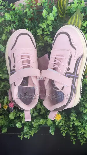 Lucia Sneakers