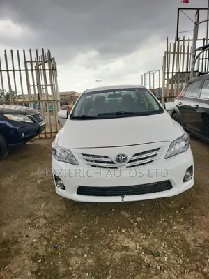 Toyota Corolla LE 4dr Sedan (1.8L 4cyl 4A) 2013 White