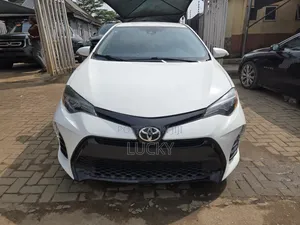 Toyota Corolla SE 4dr Sedan (1.8L 4cyl CVT) 2017 White