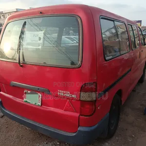 Toyota HiAce 2006 Red