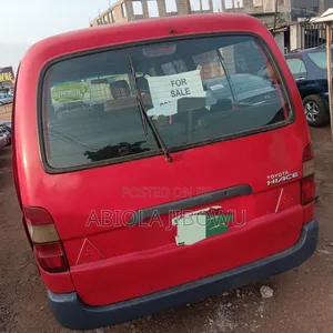Toyota HiAce 2006 Red