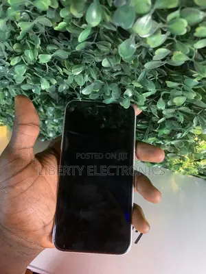 Apple iPhone XR 64 GB White