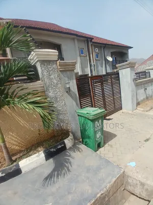 3bdrm Duplex in Navy Town Estate for sale