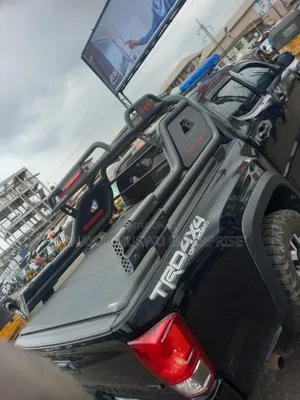 Rolling Cover and Rugged Bar for Toyota Tacoma TRD 2024