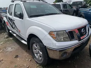 Nissan Frontier 2010 White