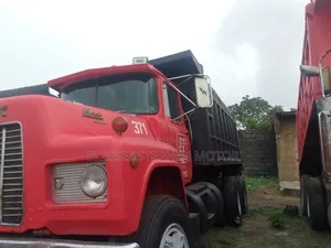 Tipper R Model Mack