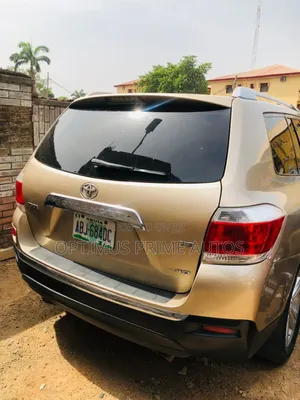 Toyota Highlander Limited 2010 Gold