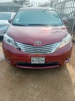 Toyota Sienna LE 8 Passenger (3.5L 6cyl 6A) 2016 Red