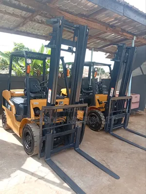 2.5tons Caterpillar Forklift
