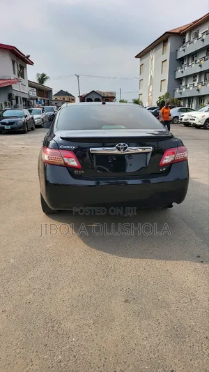 Toyota Camry XLE 4dr Sedan (2.5L 4cyl 6A) 2011 Black