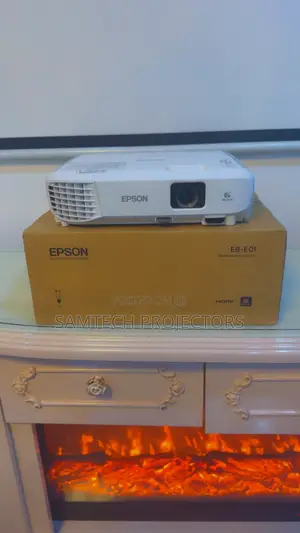 Brand New Epson Eb- E01 Daylight And Multimedia Projector