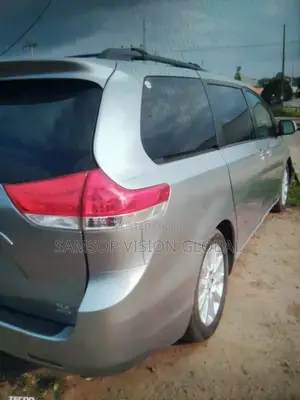 Toyota Sienna XLE 8 Passenger 2011 Gray