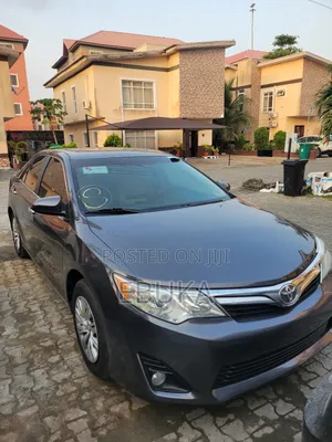 Toyota Camry LE 4dr Sedan (2.5L 4cyl 6A) 2012 Gray