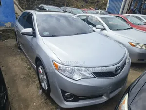 Toyota Camry SE 4dr Sedan (2.5L 4cyl 6A) 2014 Silver