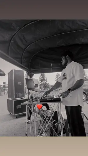 Disk Jockey (D.J)
