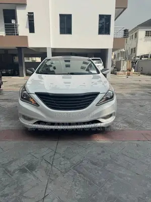 Hyundai Sonata SE 2.0T Sedan FWD (2.0L 4cyl 6A) 2012 White