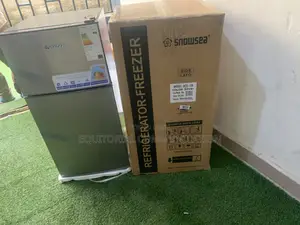 Snowsea 136l Fridge With Door Storage Compartments