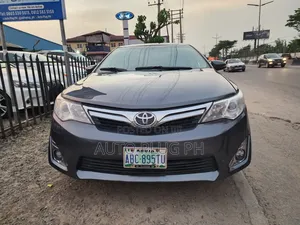 Toyota Camry LE 4dr Sedan w/Prod. End 11/13 (2.5L 4cyl 6A) 2014 Gray