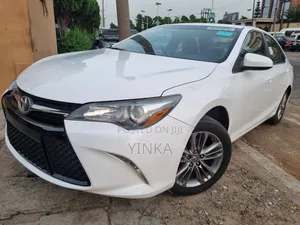 Toyota Camry SE 4dr Sedan (2.5L 4cyl 6A) 2015 White