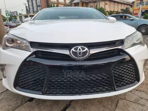 Toyota Camry SE 4dr Sedan (2.5L 4cyl 6A) 2015 White