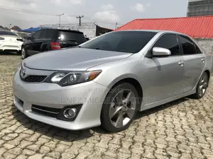 Toyota Camry SE 4dr Sedan (3.5L 6cyl 6A) 2014 Silver