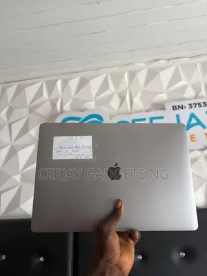Laptop Apple MacBook Pro 2019 16GB Intel Core I7 SSD 512GB