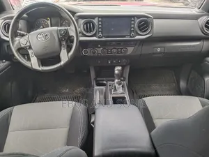 Toyota Tacoma 2022 Red