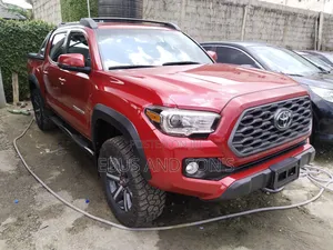 Toyota Tacoma 2022 Red