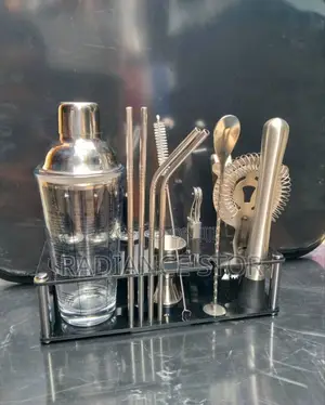 Cocktail/Bar Sharker Set With Wooden Stand