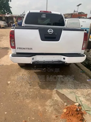 Nissan Frontier 2012 White