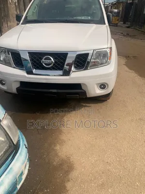 Nissan Frontier 2012 White