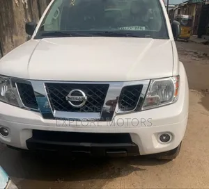 Nissan Frontier 2012 White
