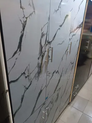 Quality Wardrobe 4x6ft With Drawer and Partitions