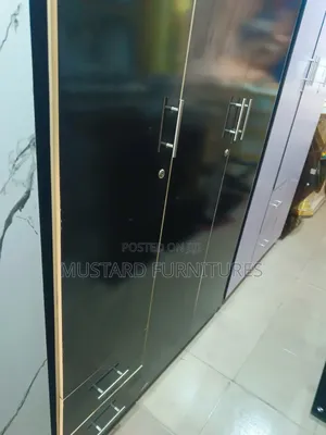 Quality Wardrobe 4x6ft With Drawer and Partitions
