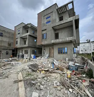 5bdrm Duplex in Surulere Lagos for sale