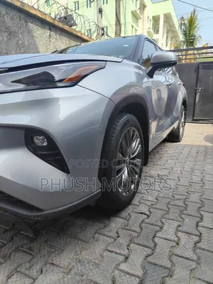 Toyota Highlander XLE 2021 Silver