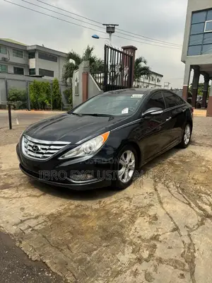 Hyundai Sonata Limited 2.0T Sedan (2.0L 4cyl 6A) 2013 Black